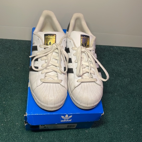 Adidas Superstar - Picture 2 of 5